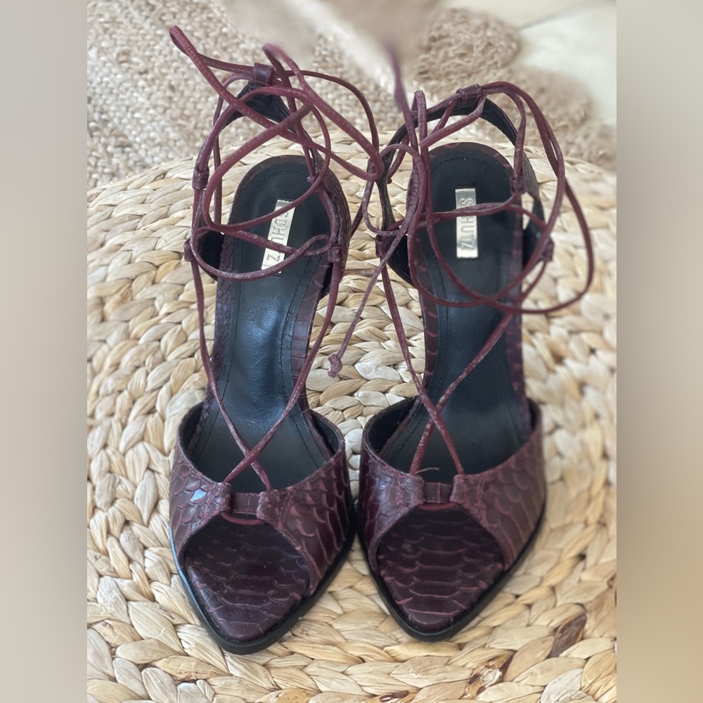 HOT SEXY SCHUTZ Elegant Stilettos in a Chic Deep Matt Purple Crocodile texture
